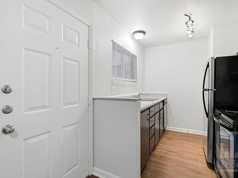 1514 Parker Ln #102 — Photo 31