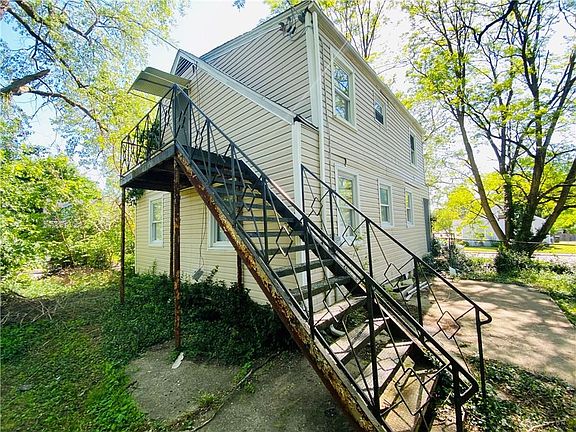 2nd image of 2102 Bohemian Ave