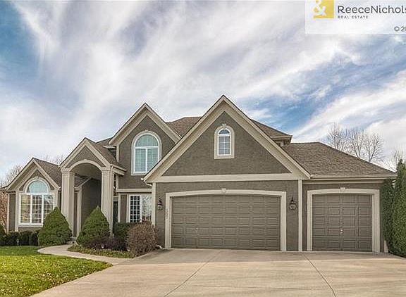 2nd image of 157 NE Misty Meadow Cir
