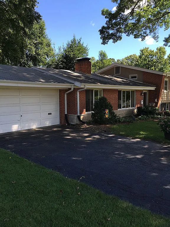 221 Worthing Dr photo 1