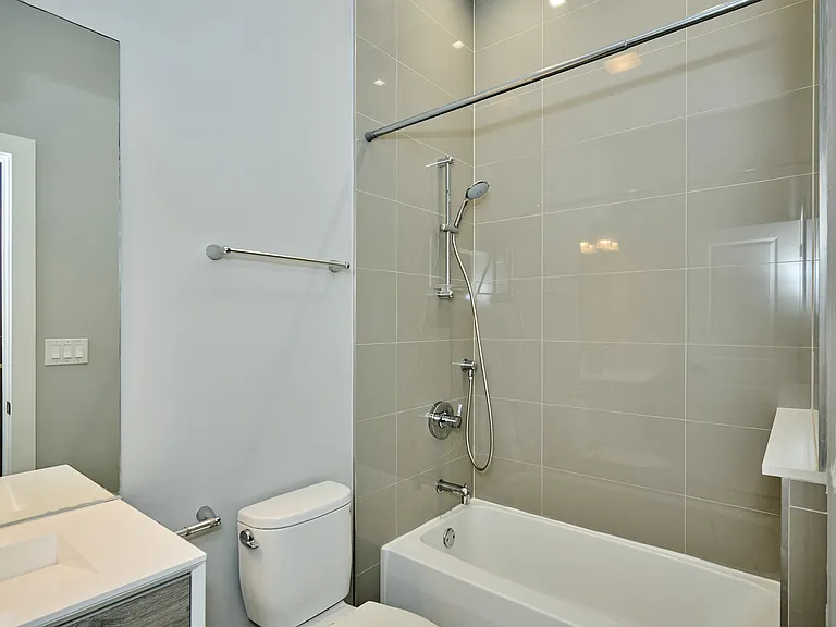 1752 W 18th Pl #2N — Photo 3