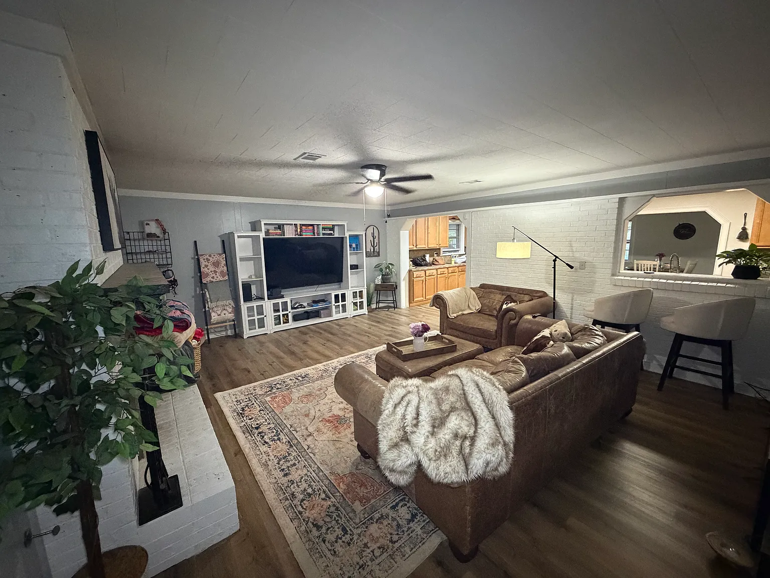3 bed, 2088 sqft, $1,800 — Photo 3