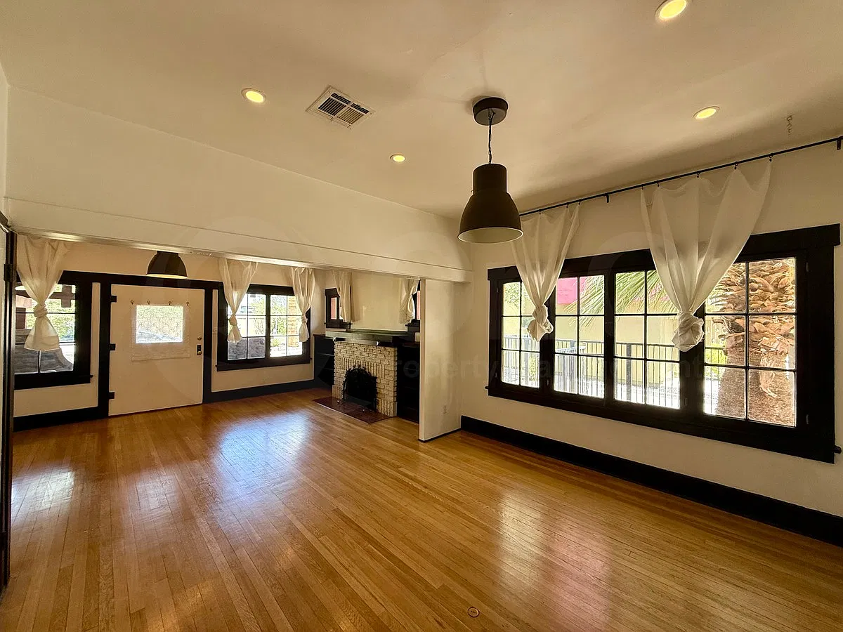 3 bed, 3.0 bath, 1703 sqft, $2,780 — Photo 2