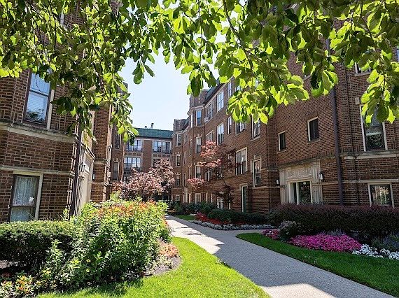 2nd image of 719 Hinman Ave APT 2E