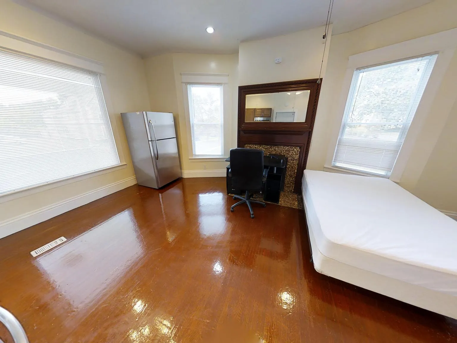 Studio, $1,225 — Photo 3
