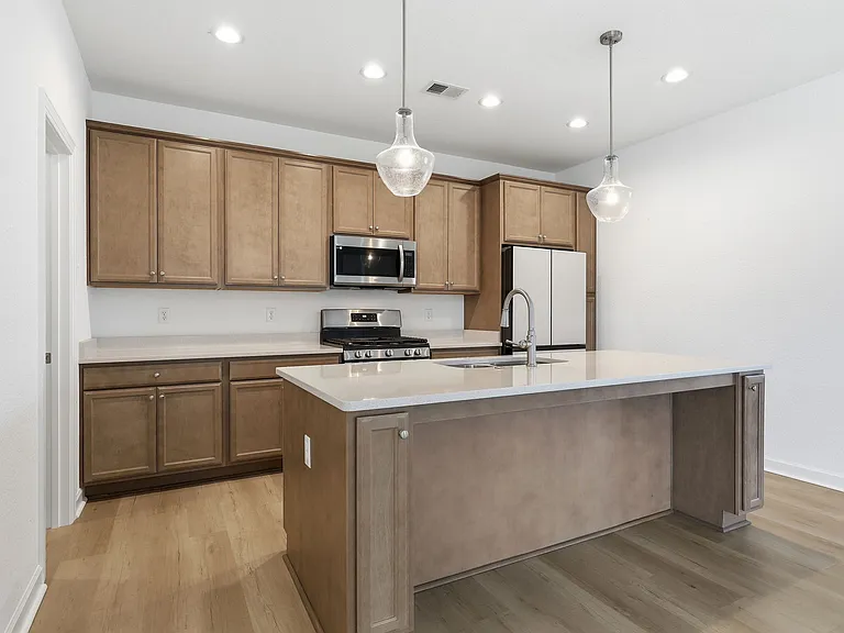 208 Ryker Rd E — Photo 12