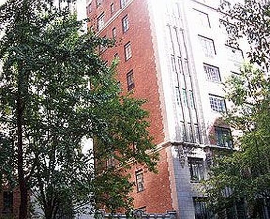 4th image of 325 E 41st St