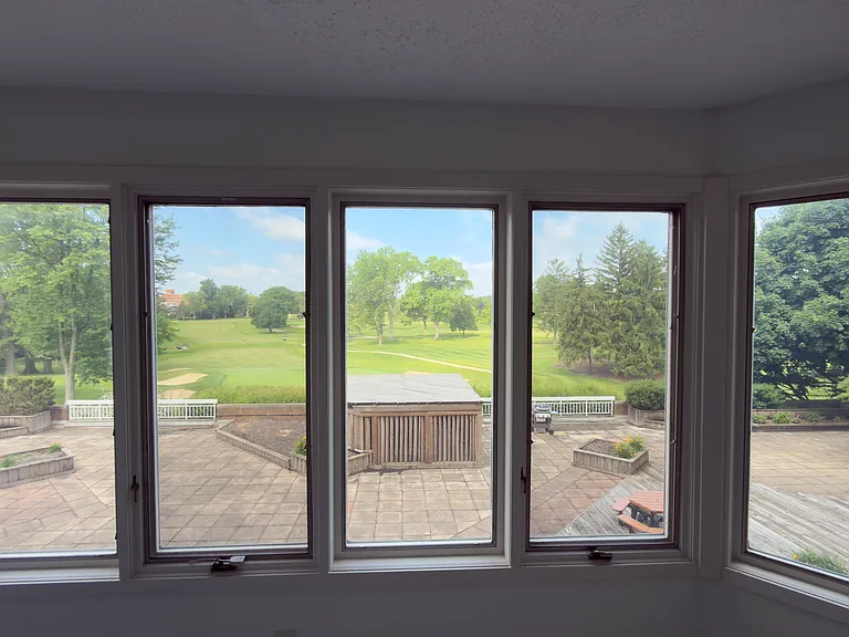 Chelsea Condos — Photo 49