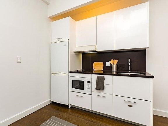 3rd image of 212 W 91st St APT 639
