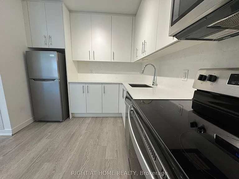 3 Strathgowan Ave #202 — Photo 11