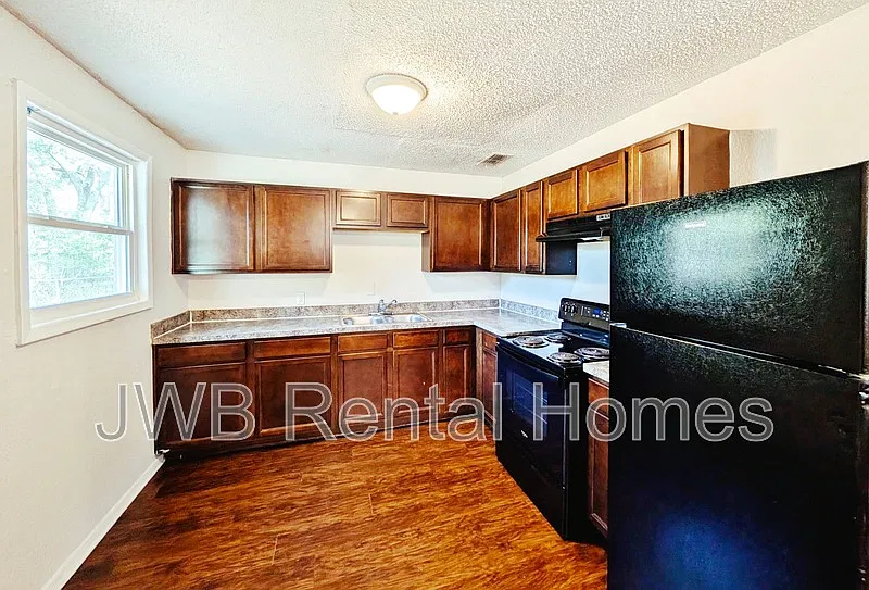 Cedar Hills — Photo 2