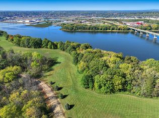 1353 Hiawatha Dr, East Dubuque, IL 61025