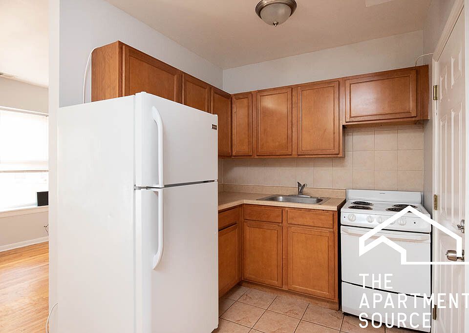 1st image of 4505 N Malden St APT 2B