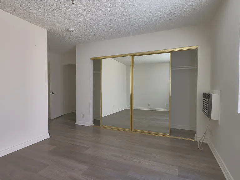 2839 Francis Ave — Photo 10