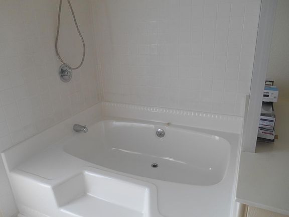 5th image of 705-780 Travis Ln