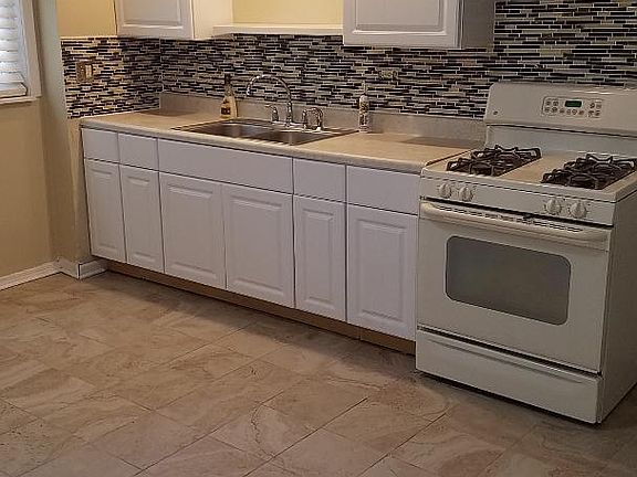 2nd image of 10523 S Corliss Ave