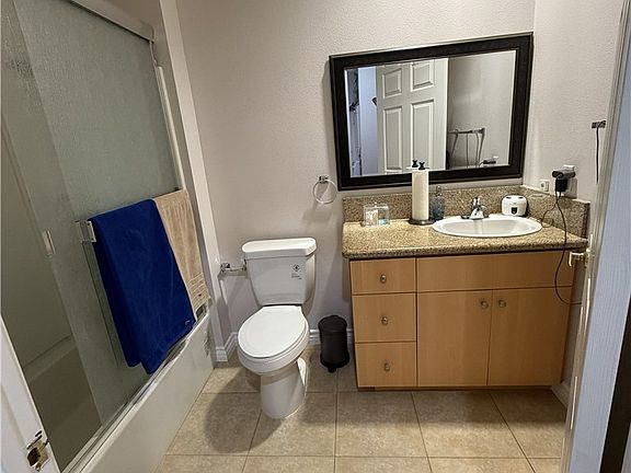 4th image of 1050 N Kingsley Dr APT C