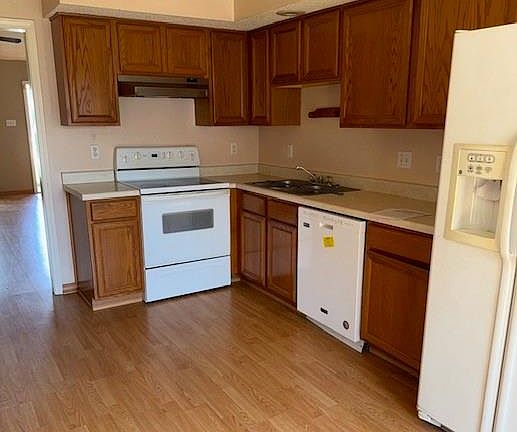 4th image of 96 River Point Dr