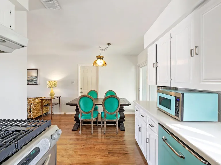 2202 Towbridge Cir — Photo 9