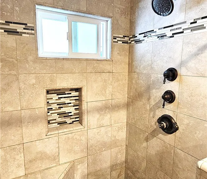 1124 W Woodcrest Ave — Photo 27