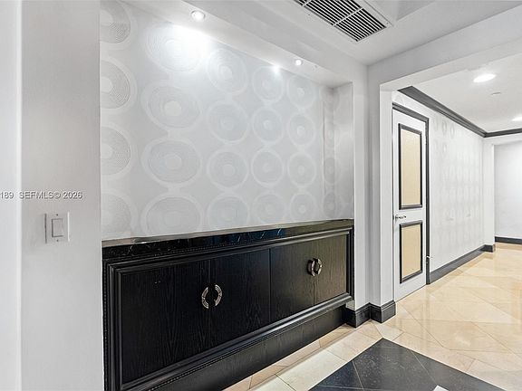 5th image of 21050 Point Pl APT 403