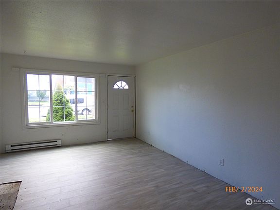 4th image of 1020 W Heron Street