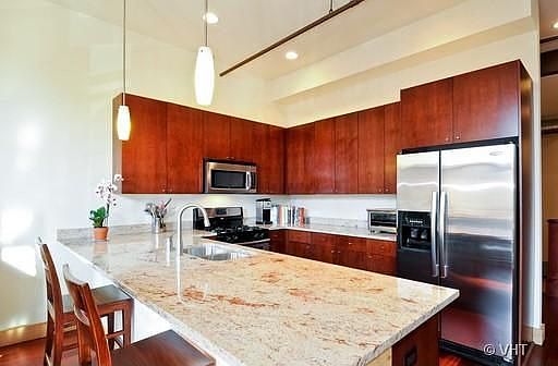 2nd image of 3133 N Lakewood Ave APT 2C