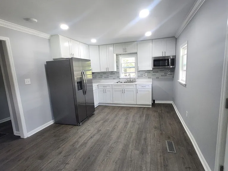 25 E Church St — Photo 4