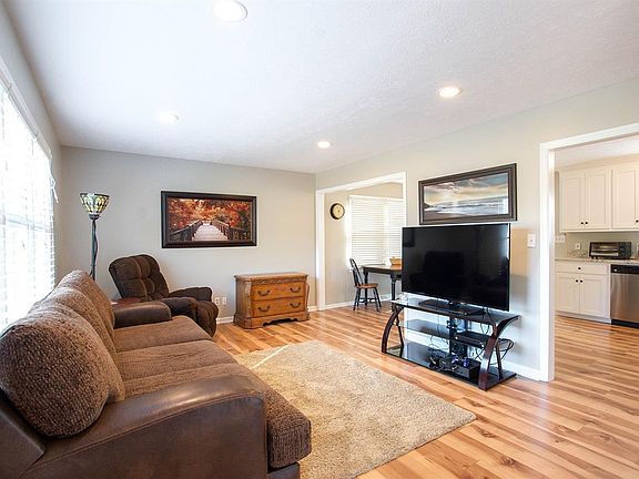 5th image of 110 Woodruff Cir Lot 6
