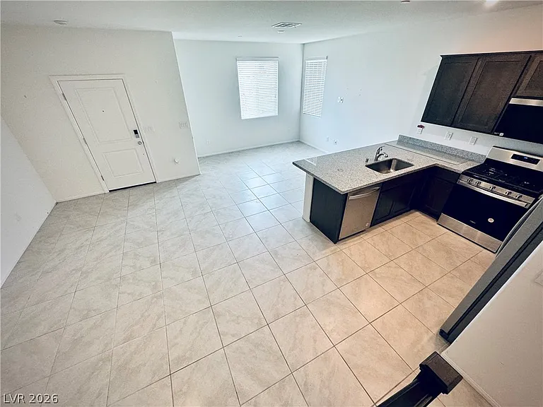 850 Bronzite St — Photo 22