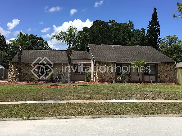 1137 Pheasant Cir — Photo 1