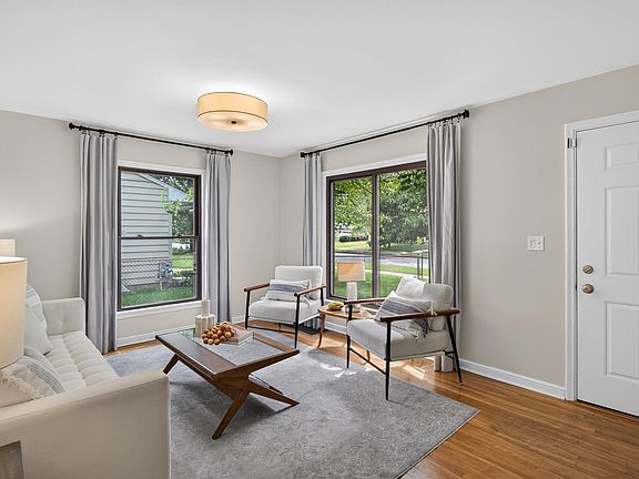 5th image of 2845 Rhode Island Ave S