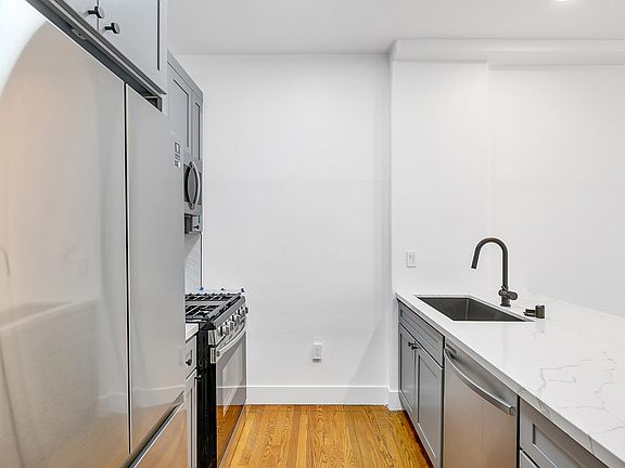 2nd image of 1827 N Wilcox Ave #6d6185c42