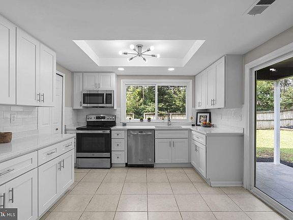 4th image of 13 Wrightwood Pl