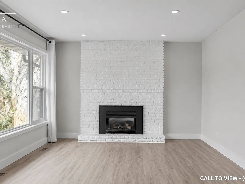 99 Wellington St E #1