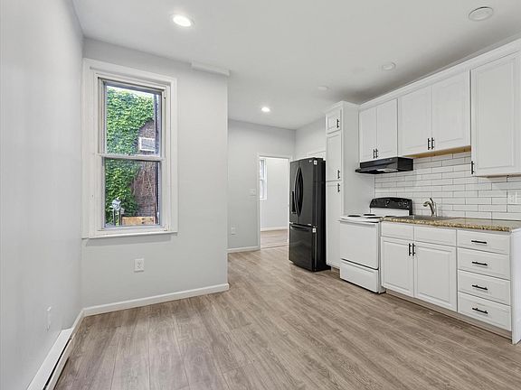 4th image of 106 E Westmoreland St