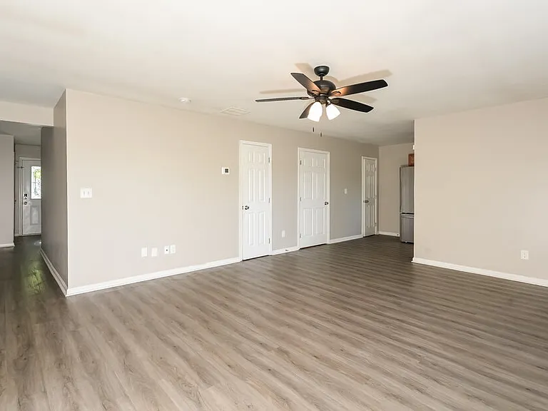 122 Village Pkwy — Photo 5