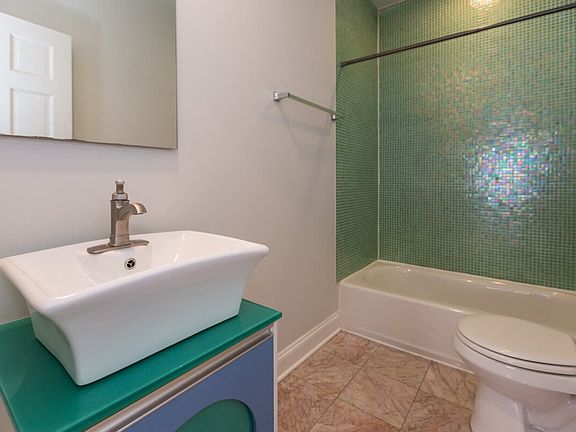 5th image of 6922 N Greenview Ave #3129911