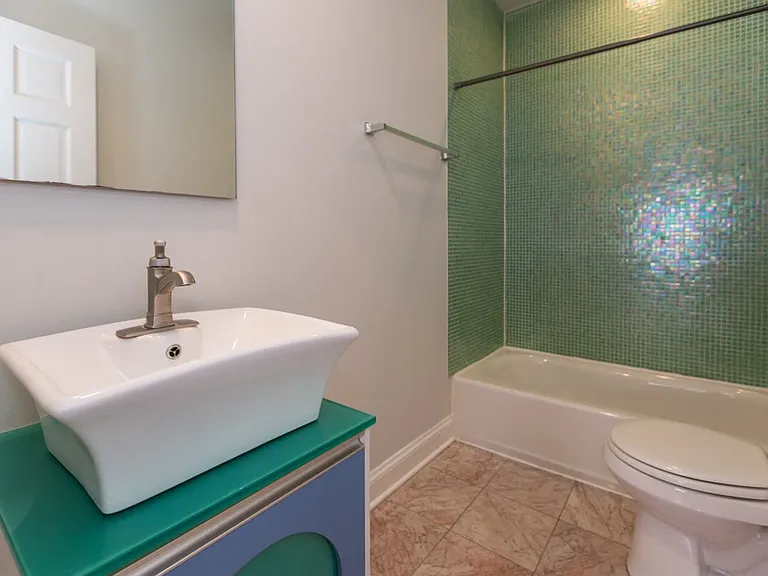 6922-24 N. Greenview Ave. — Photo 5