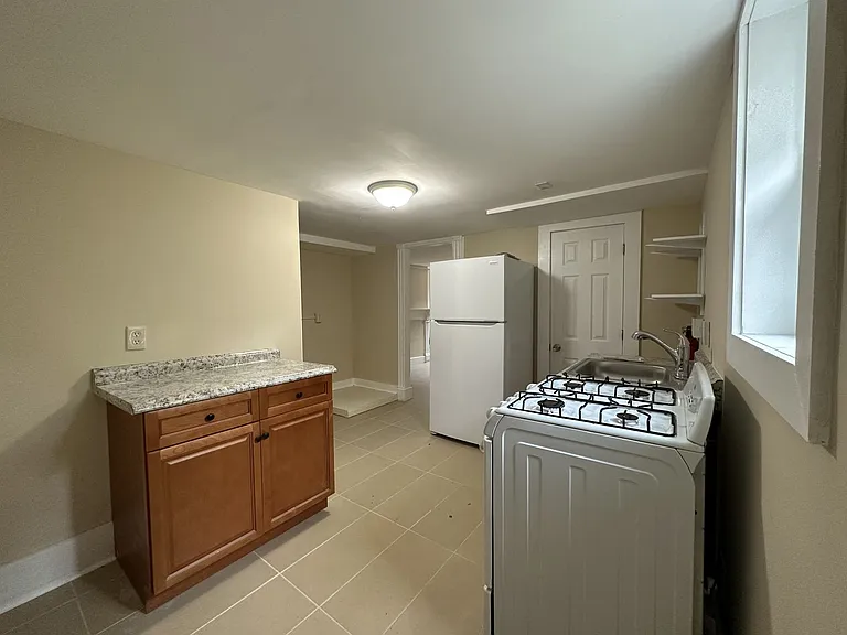 340 Townsend St — Photo 3
