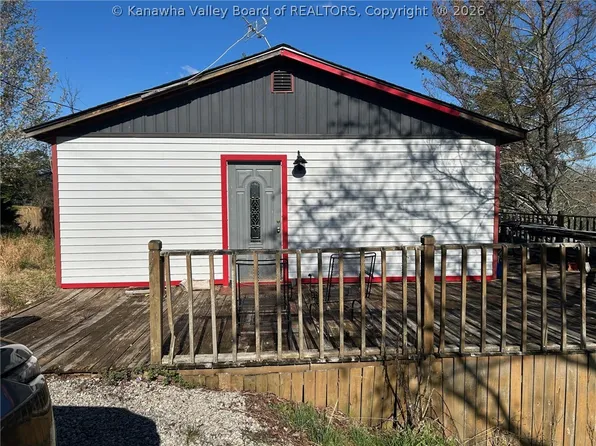 300 Apple Tree Dr, Pt Pleasant, WV 25550