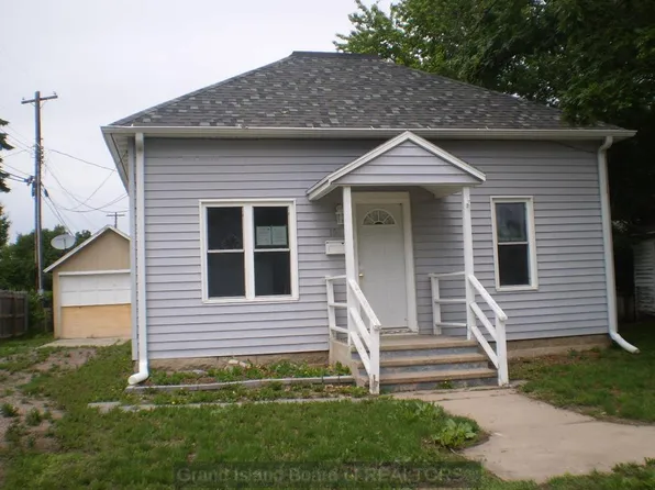 108 W Glenvil St, Clay Center, NE 68933