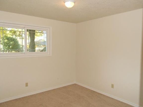 2nd image of 1017 SE 128th Ave