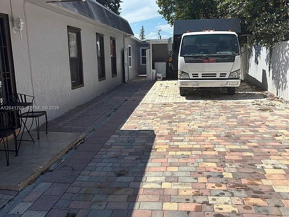 5th image of 21122 NW 39th Ave