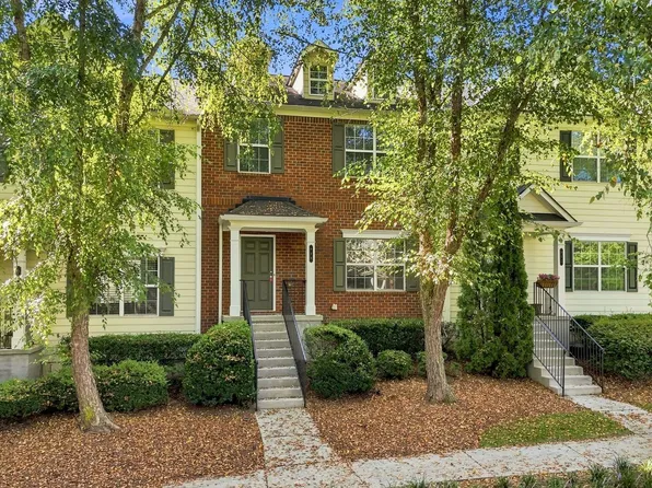 819 Society Ct, Woodstock, GA 30188