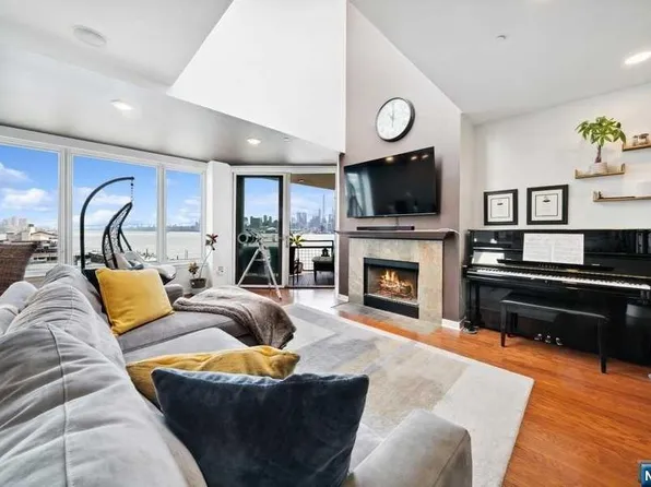 600 Harbor Blvd Unit 1073, Weehawken, NJ 07086
