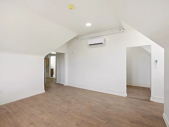 5th image of 6012 Ridge Ave #3