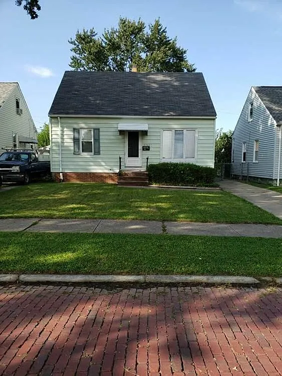 13722 Courtland Ave photo 1