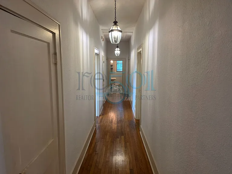 301 W 5th St — Photo 17