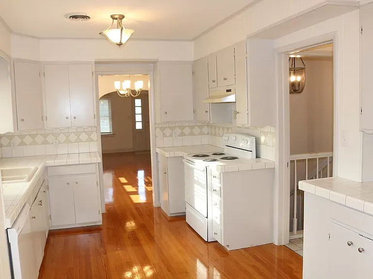 910 W York Ave — Photo 38
